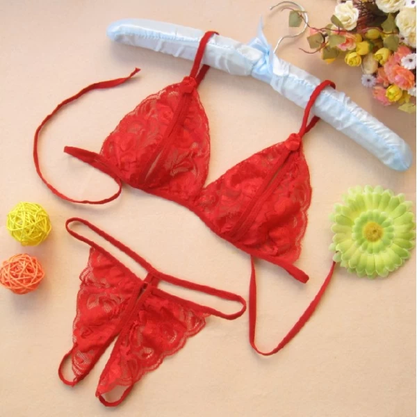 Sexy Lace Edge Open Crotch Women Lingerie Set Red